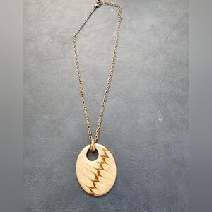 Elegant Gold Pendant Necklace